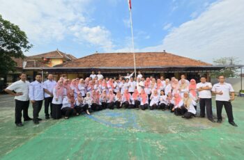 Seragam Putih Hari Rabu